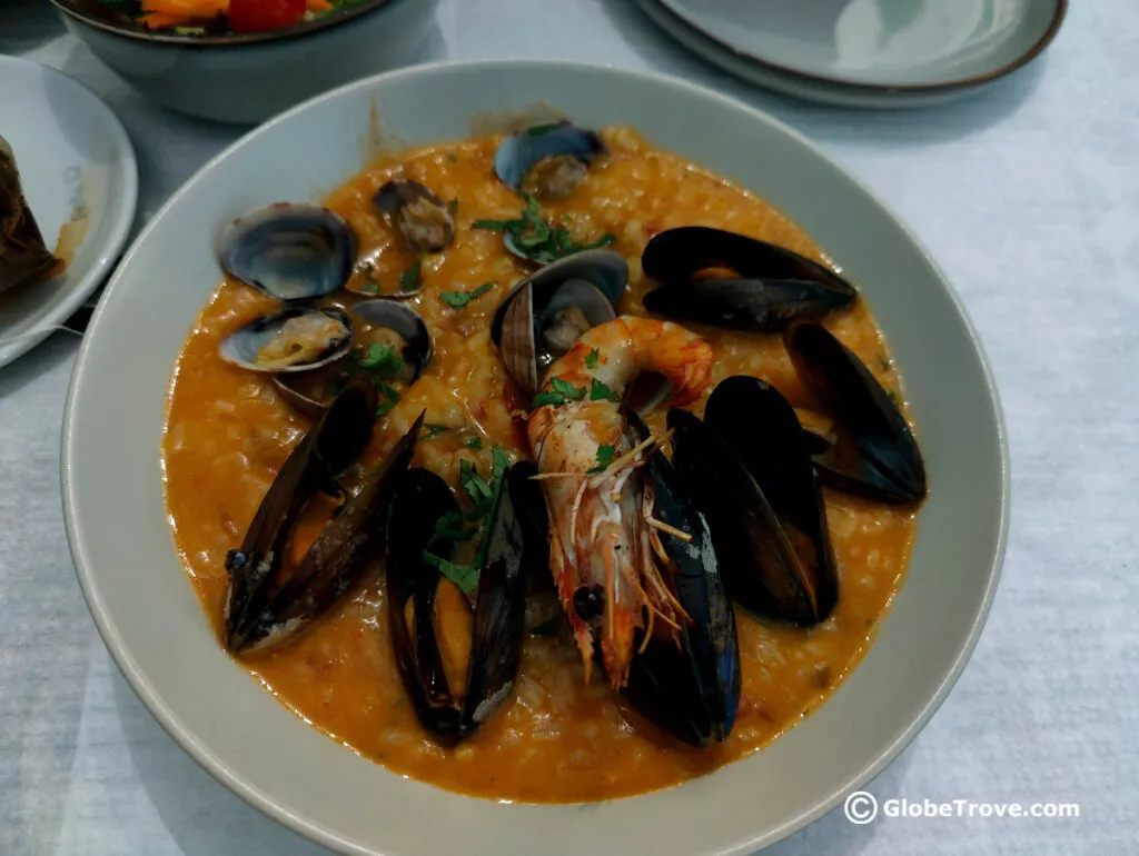 Manjar da Villa is one of the best restaurants in Cascais if you want to try seafood.