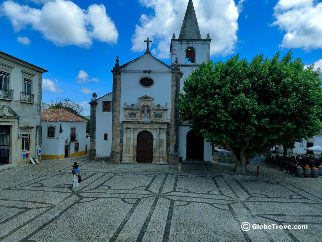 One of the most iconic things to do in Obidos is to chill at the square infront of the main church.