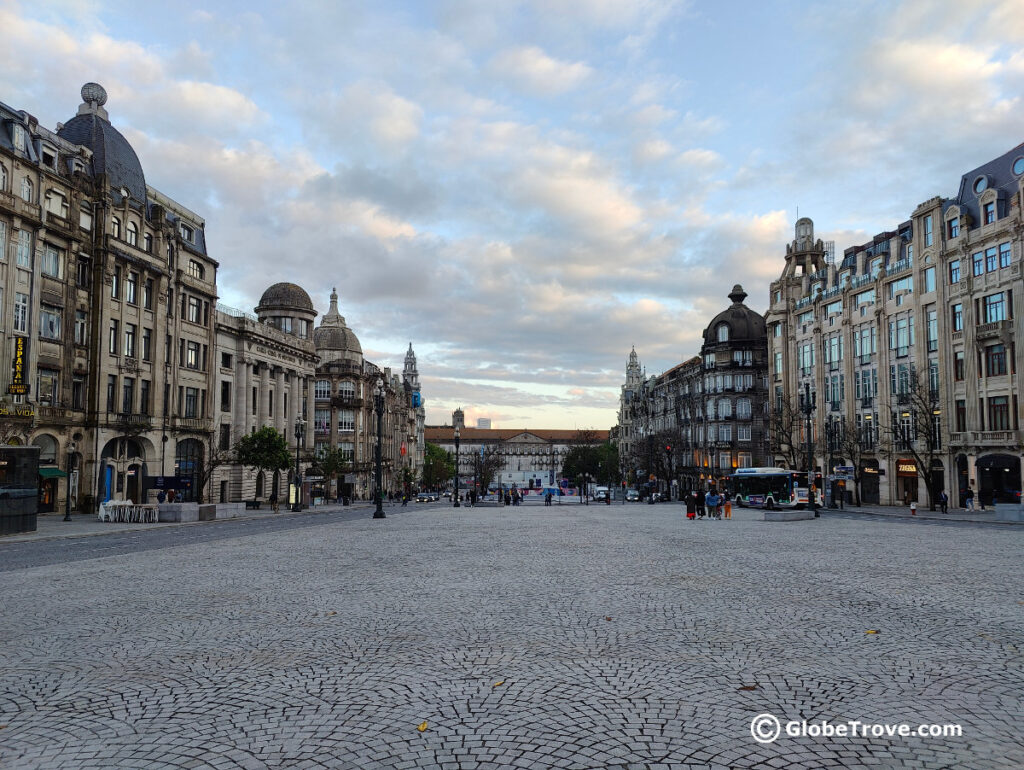 A view of the central city square and the Palacio das Cardosas.