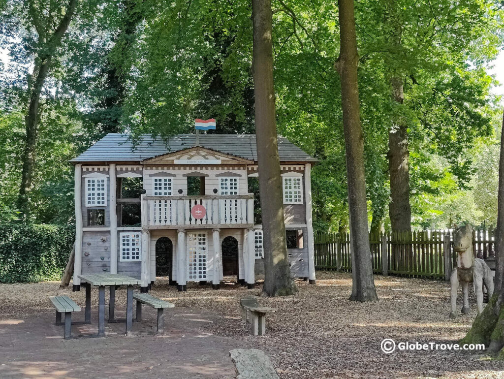 You can see for yourself how cool the play palace is and why it is one of the cool things to do in Palace Het Loo for kids.