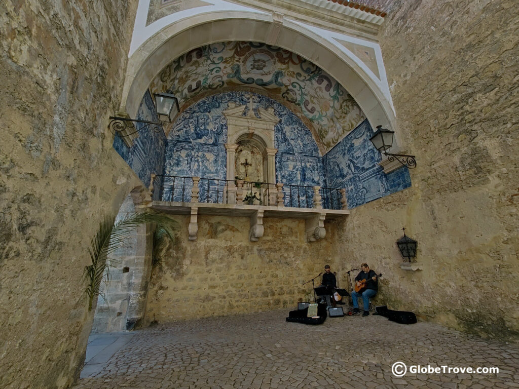 Porta da Vila is one of the first things to do in Obidos that you will come across. 