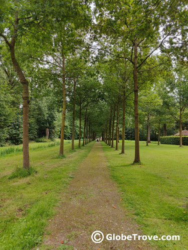 The green garden paths of Castle de Haar which is an amazing way to spend the day.