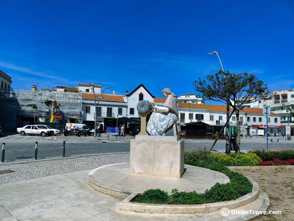 One of the lesser known things to do in Peniche is to see how the famous Portuguese lace is made.