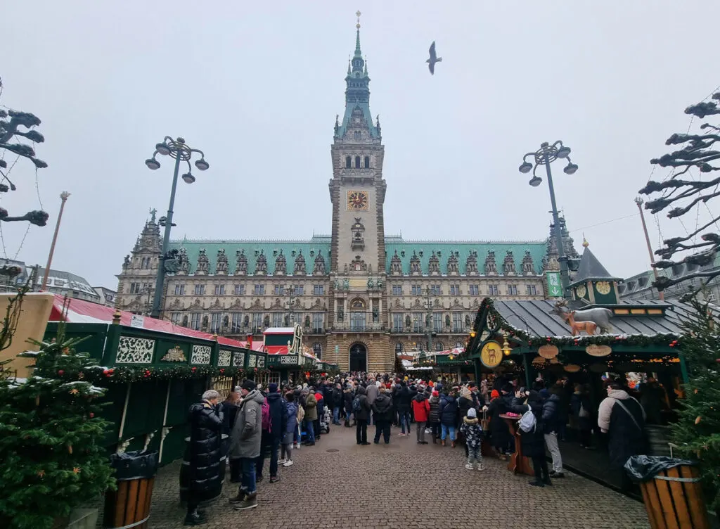 A glimpse of the stalls and the Christmas market of Hamburg